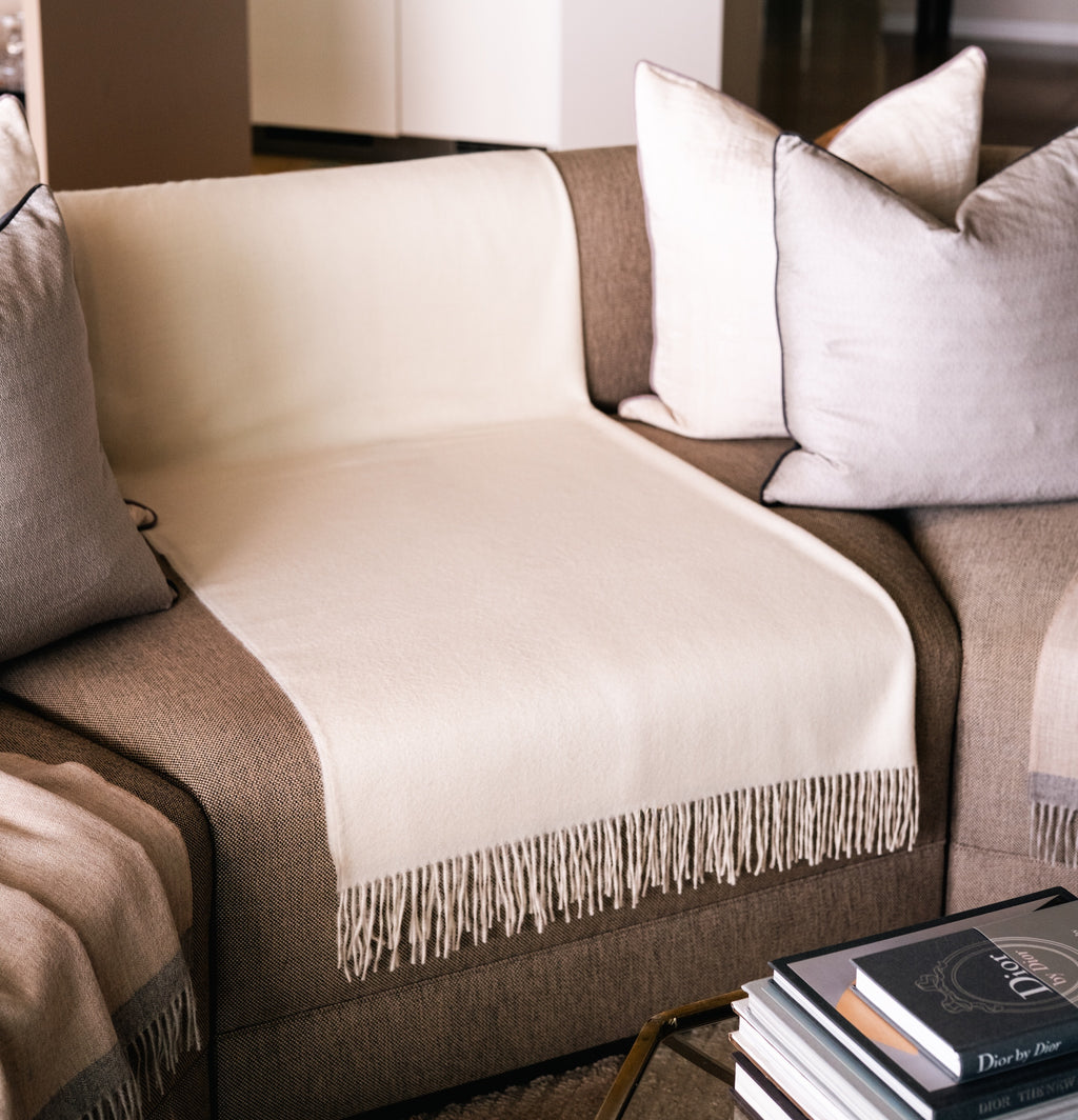 Akoya Classic Throw